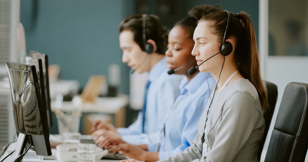 Top 5 Reasons Companies Should Outsource Their Call Center to MAI Voice