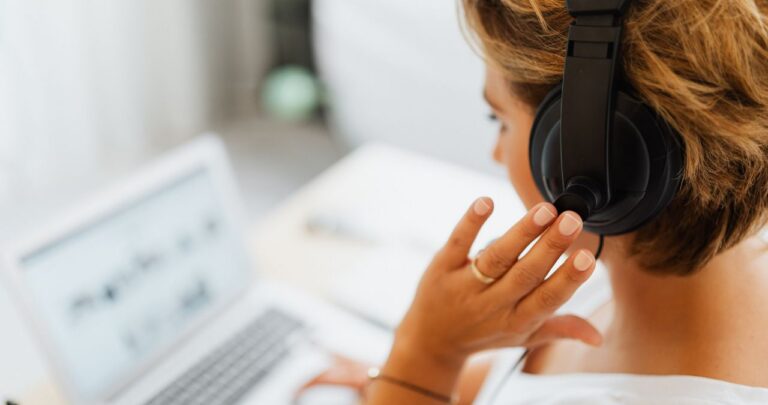 How AI technology is used in call centers