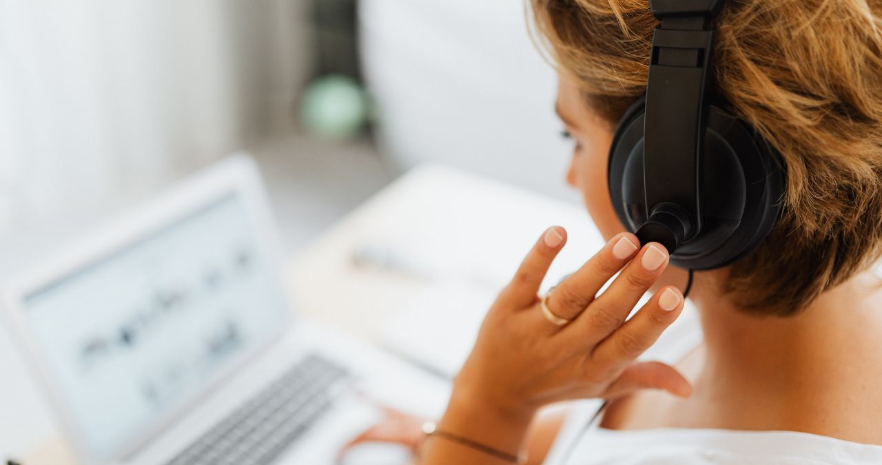 How AI technology is used in call centers